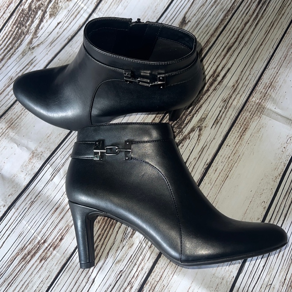 Bandolino LAPPO Black Leather Bootie Ankle Heel 8.5